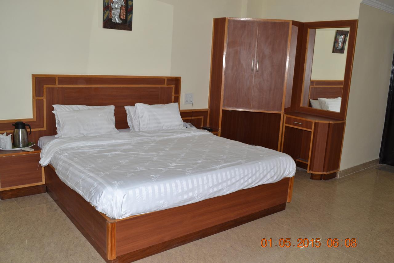 Capital O 4747 Imperial Hotel Katra Katra  Esterno foto